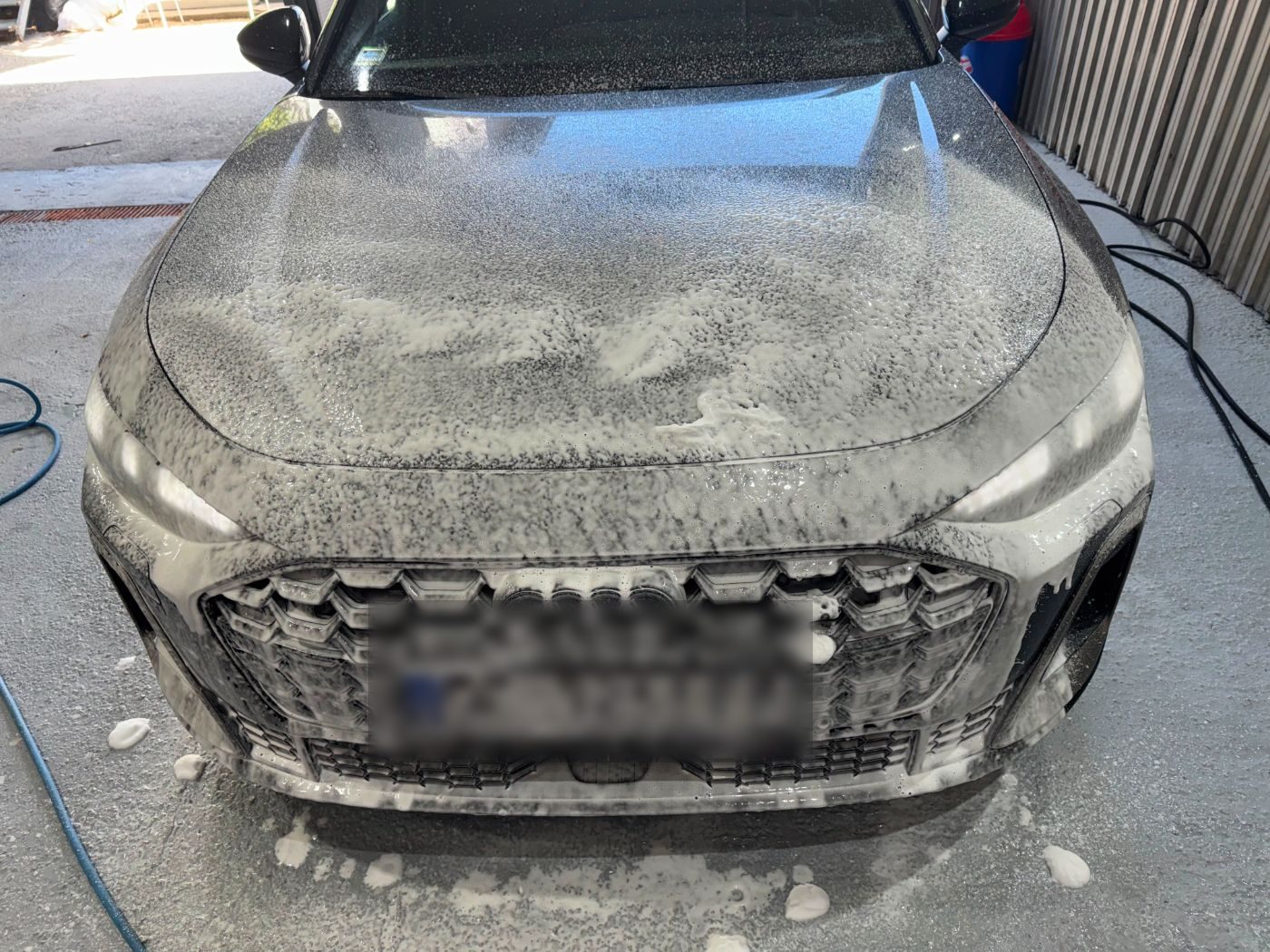 Audi pod aktivnom penom tokom pranja